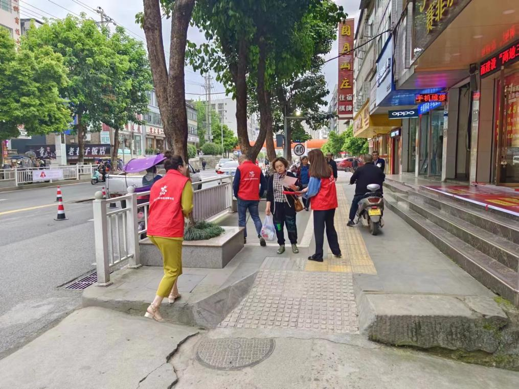 巴中市秦巴農(nóng)業(yè)融資擔(dān)保股份有限公司開展“創(chuàng)建文明城市，傳遞文明理念”主題創(chuàng)文宣傳活動(dòng)