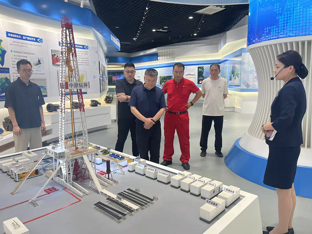 集團(tuán)黨委副書記、總經(jīng)理沈鵬帶隊(duì)到普光氣田考察交流